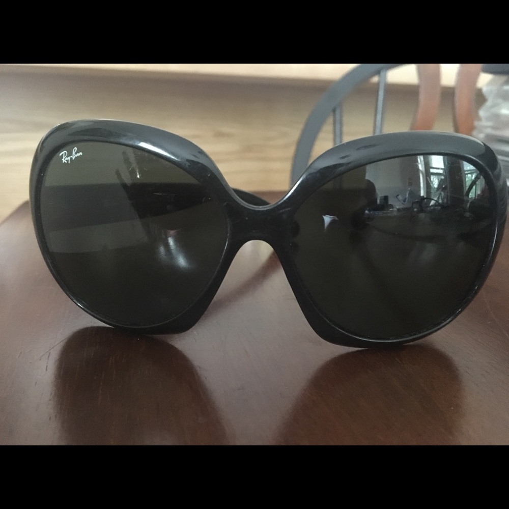 Jackie OHH!   Black Rayban